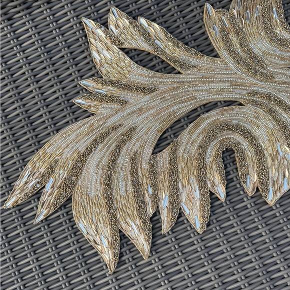 Kim Seybert Gold Leaf Swirl Table Runner - NWT - Picture 9 of 14